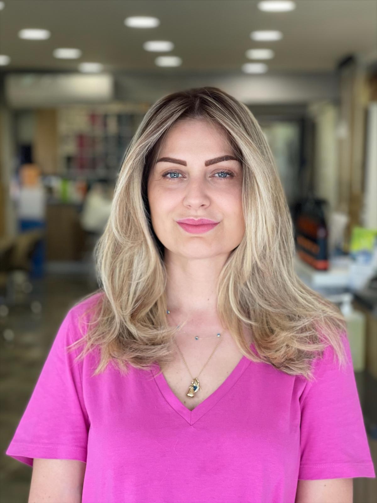 İlker Kuaför'de yapılan sarı balyaj saç rengi