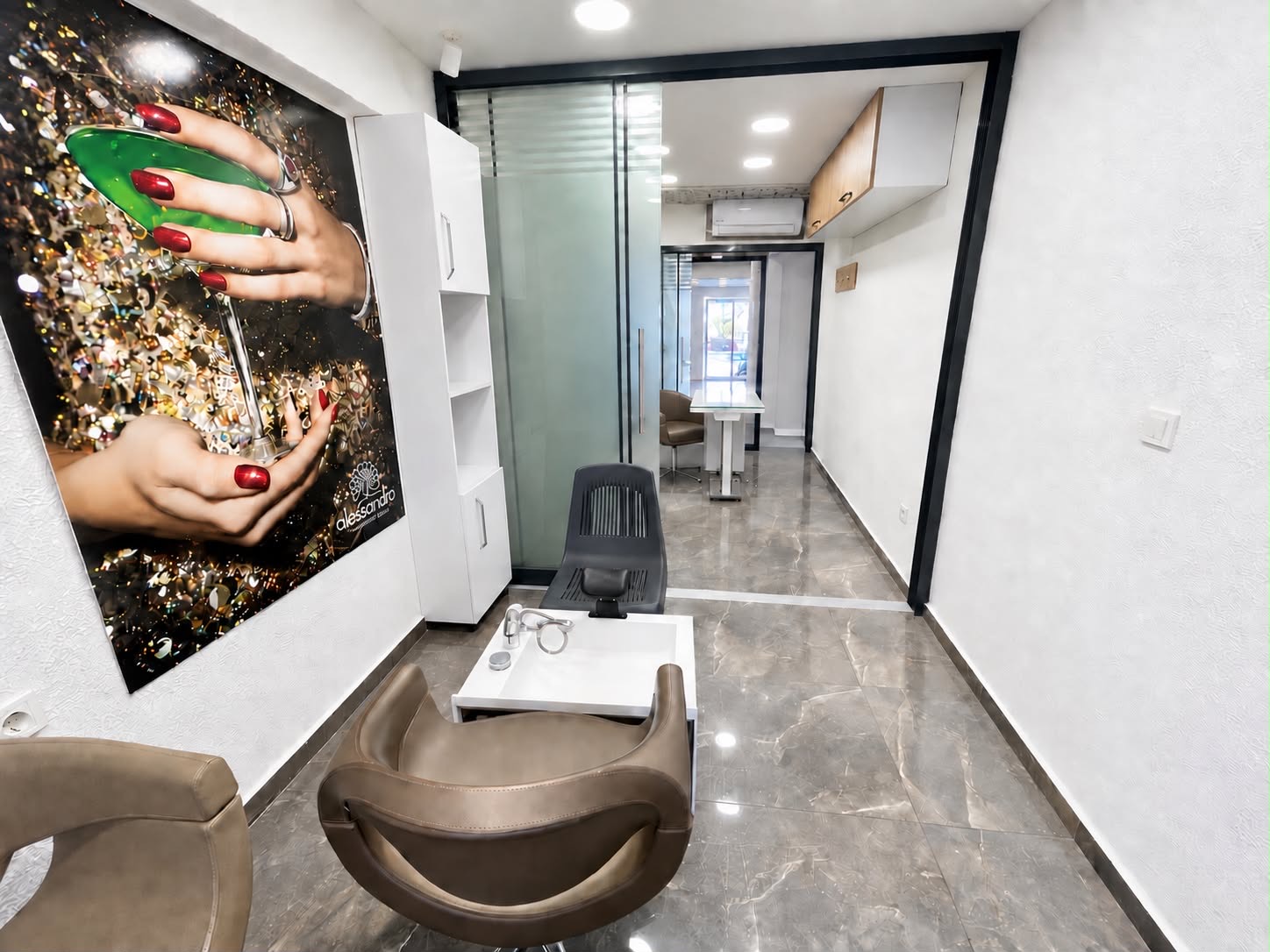 İlker Kuaför Güzellik Salonu manikür bakım odası