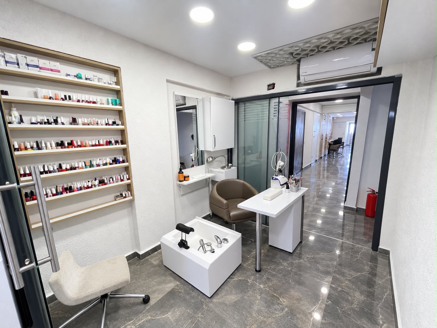 İlker Kuaför Güzellik Salonu pedikür ve oje bakım odası